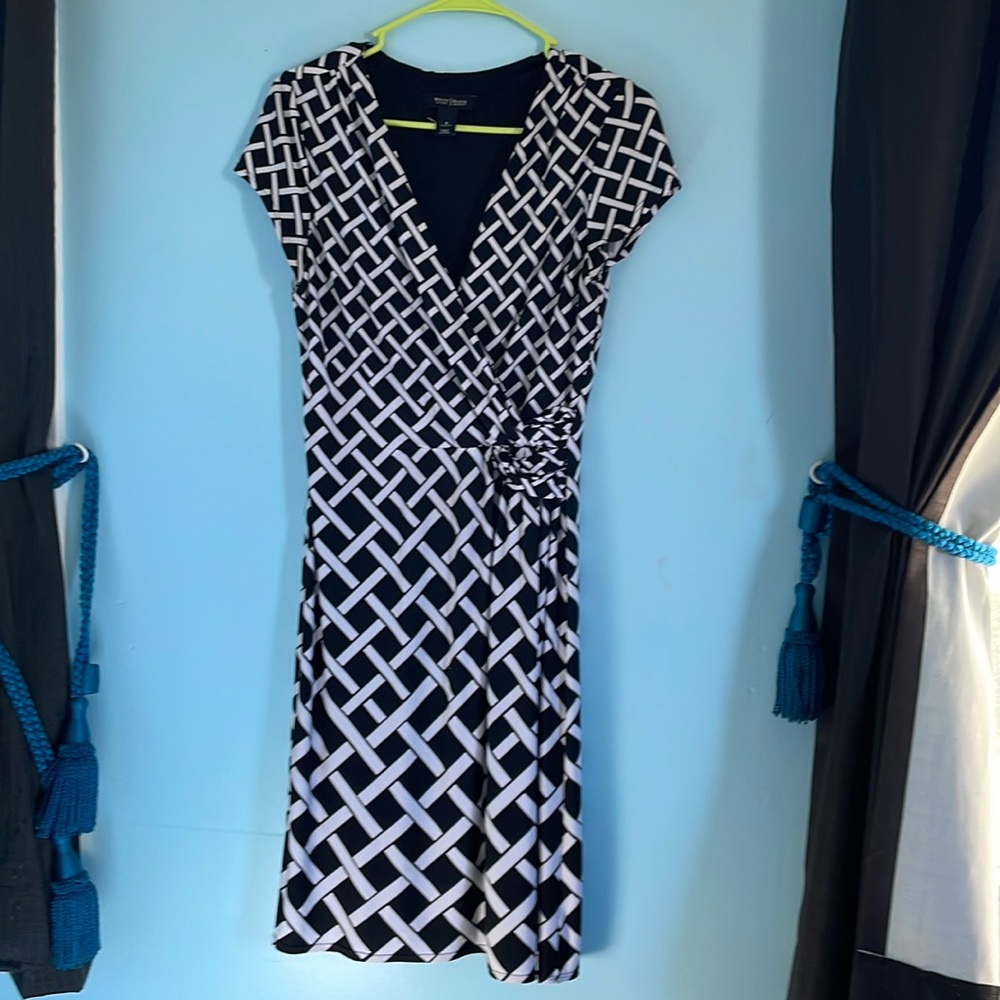 White House Black Market size 8 basket weave pattern dress